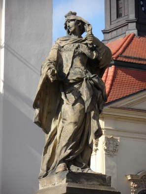 보헤미아의 성녀 루드밀라_by Josef Winterhalder_photo by Ondraness_at the Dominican Square in Brno_Czech.jpg